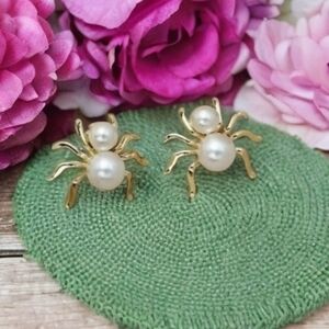MODCLOTH FAUX PEARL SPIDER STUD EARRINGS 1